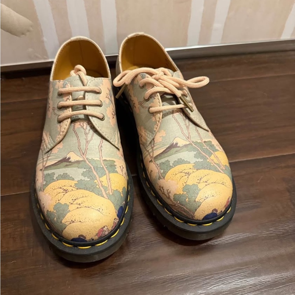 Dr. Martens Artistic Print Flats - Cream and Tan